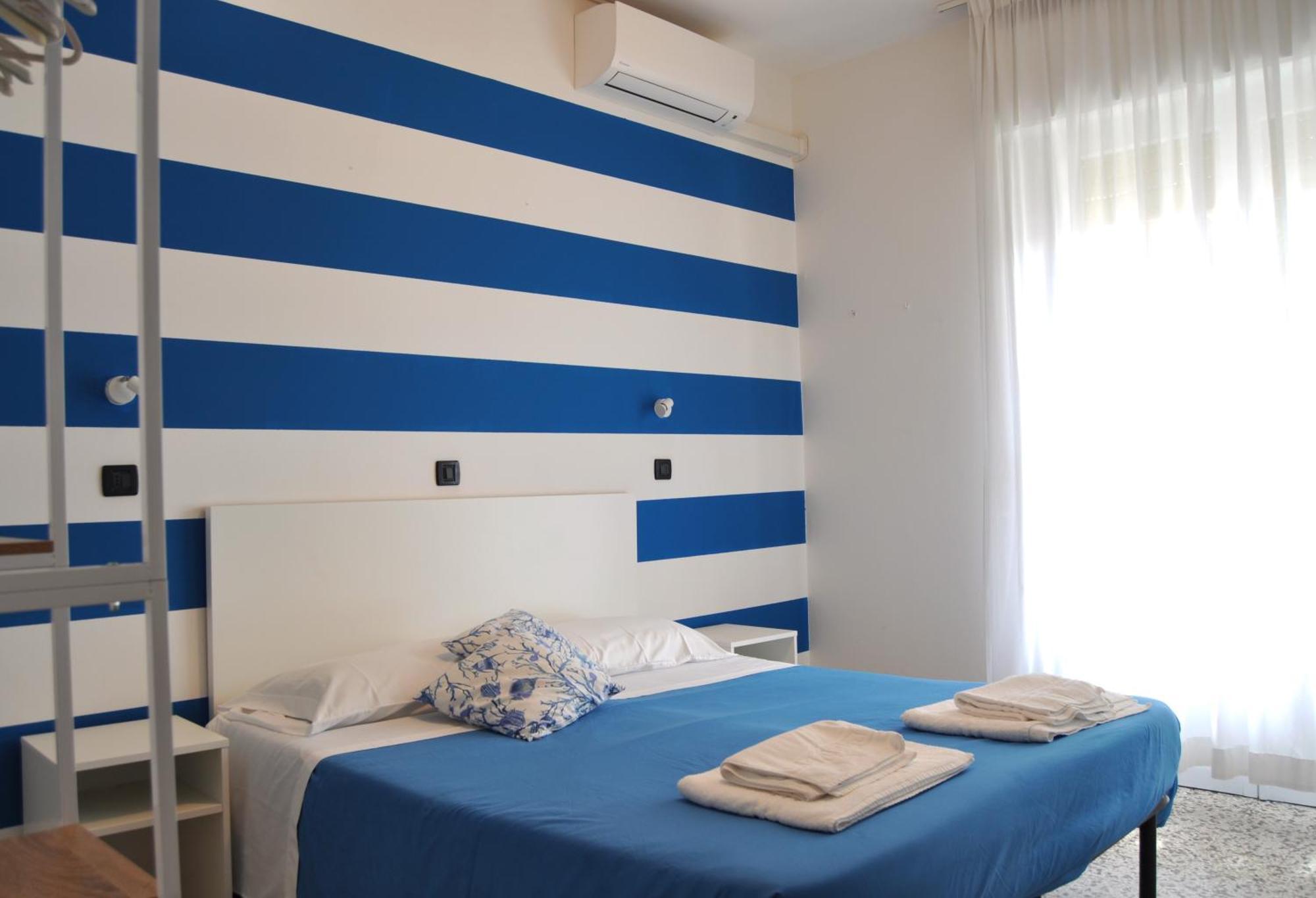 Hotel Susy - Ambienti Rinnovati - Direttamente Su Viale Dante E A Due Passi Dal Mare リッチョーネ エクステリア 写真